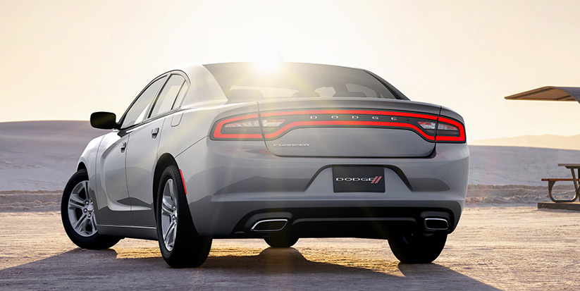 Vista trasera del Dodge Charger SE 2016