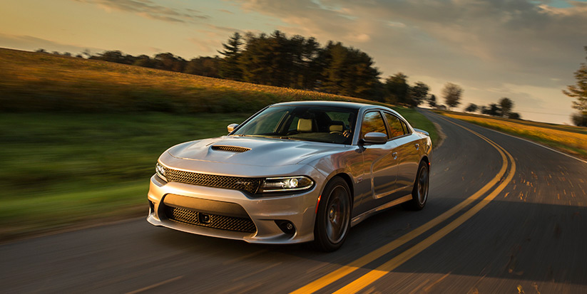 Vista frontal del Dodge Charger SRT 392 2016