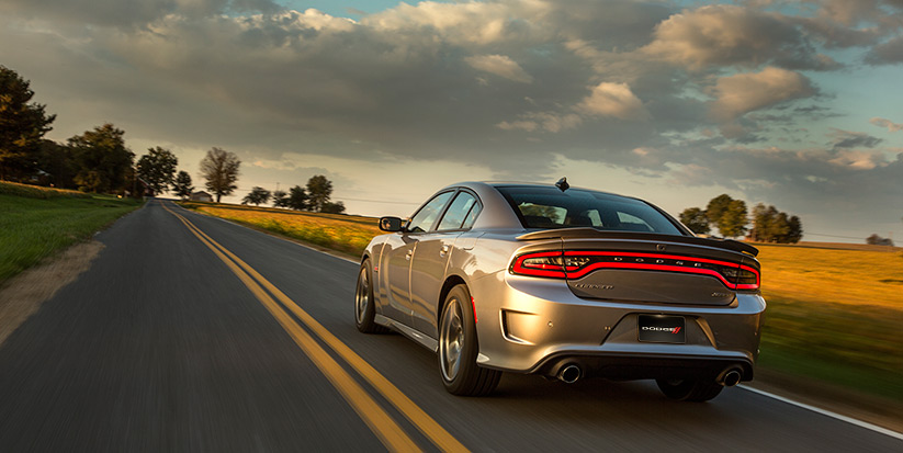 Vista trasera del Dodge Charger SRT 392 2016