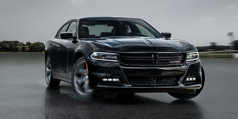 Vista frontal del Dodge Charger SXT AWD 2016