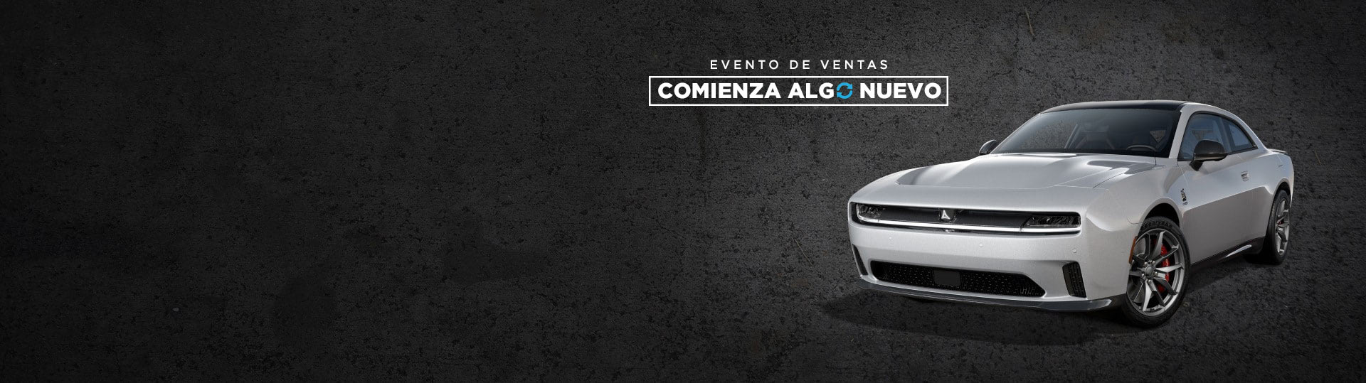 Un Dodge Charger Daytona Scat Pack 2024 en Triple Nickel. Evento de ventas “Comienza algo nuevo”.