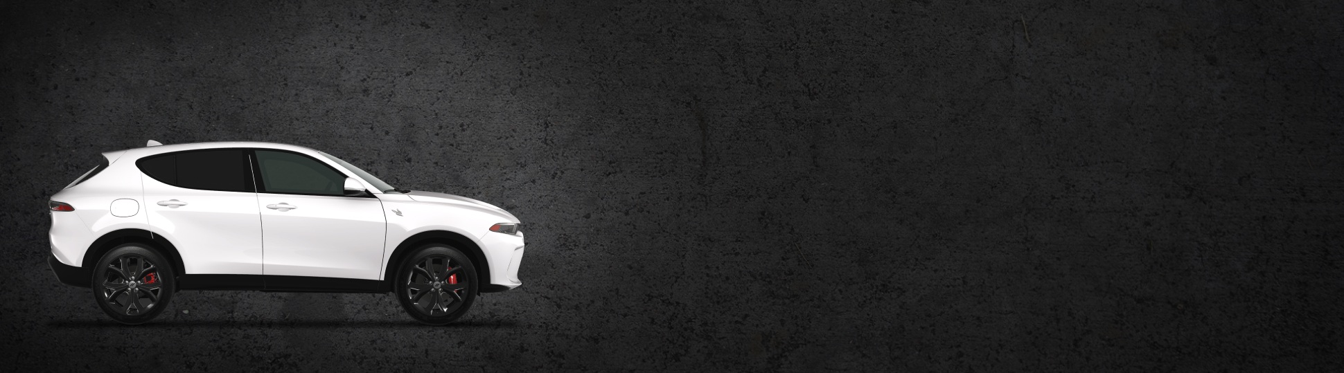 Perfil del lado del pasajero de un Dodge Hornet R/T 2024 blanco. Evento de ventas del Día del Presidente.