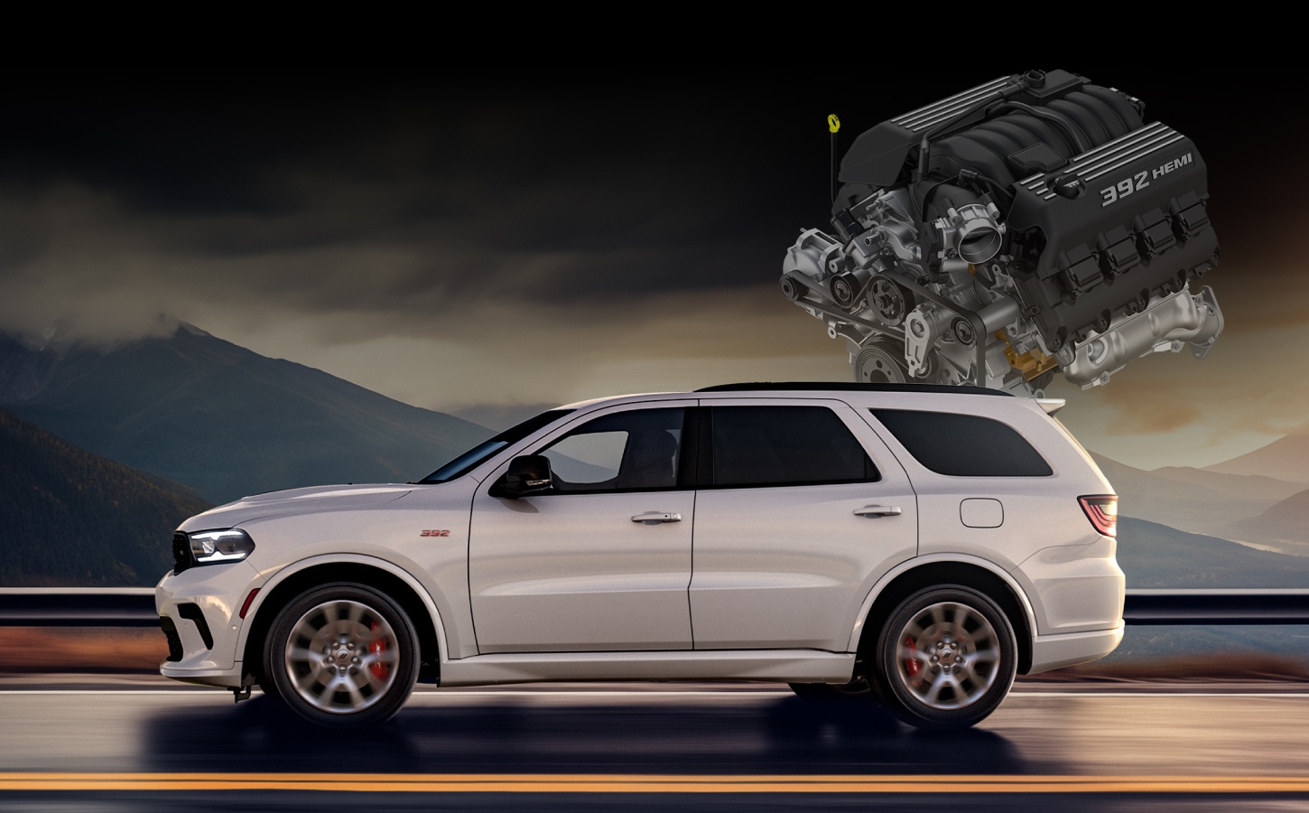 Perfil del lado del conductor del Dodge Durango R/T 392 2026 blanco y un motor Hemi V8 de 6.3 litros.