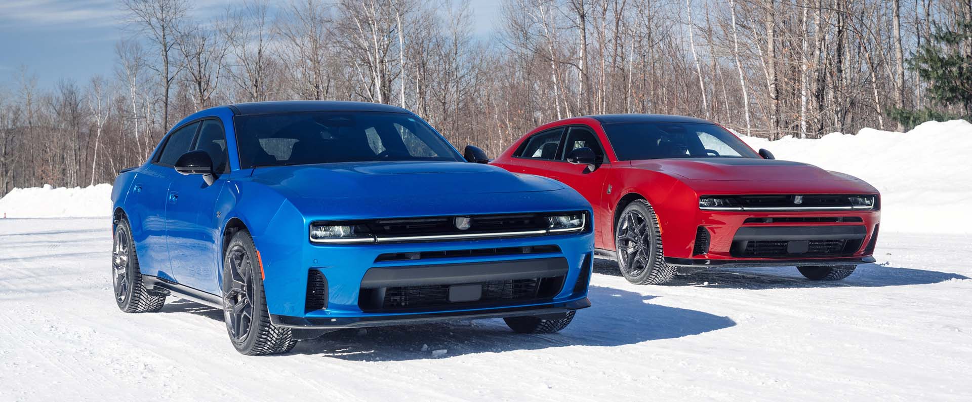 Dodge Charger R/T 2026 con motor SIXPACK (izquierda) y Dodge Charger Scat Pack 2026.